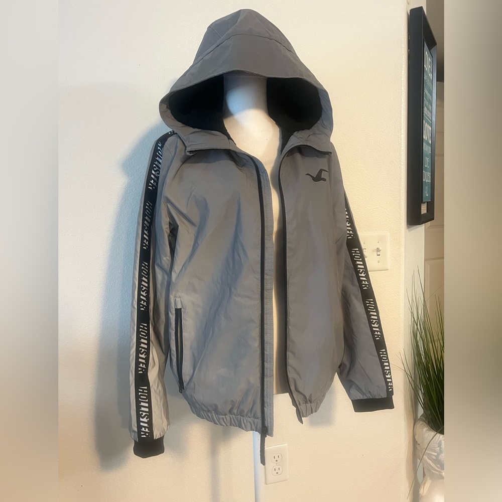 Hollister Gray Windbreaker with Hood and Weather-Resistant Fabric